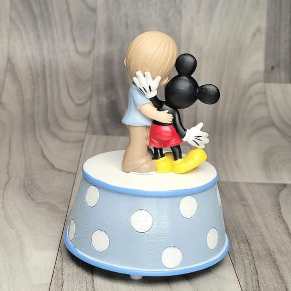 Precious Moments DISNEY SHOWCASE You Are Loved Mickey Mouse 132107 Musical Figur - Picture 9 of 13